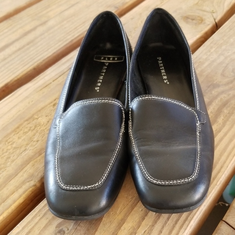 Partners flex black leather slip on shoe sz 8 1/2